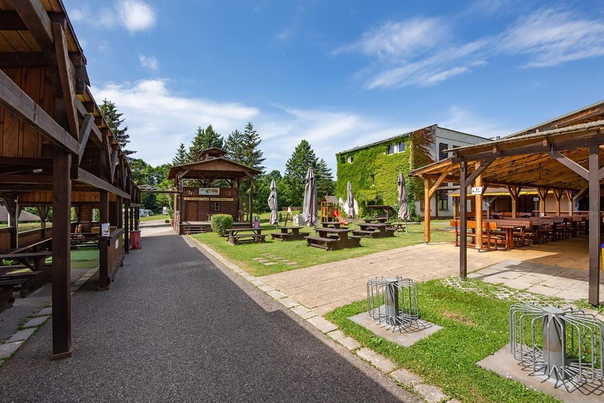 Holiday Park Vrchlabi - Lisci Farma ภายนอก รูปภาพ