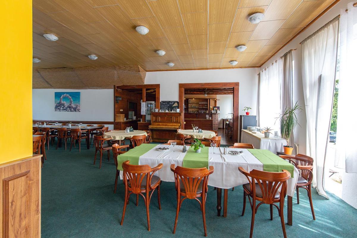 Holiday Park Vrchlabi - Lisci Farma ภายนอก รูปภาพ